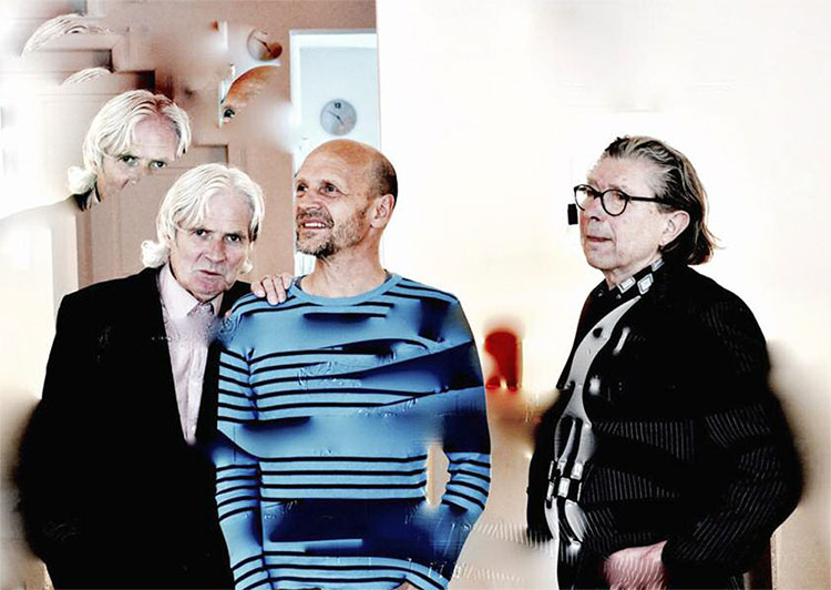 Returning to the jewel is a return from exile by Galerie Biro