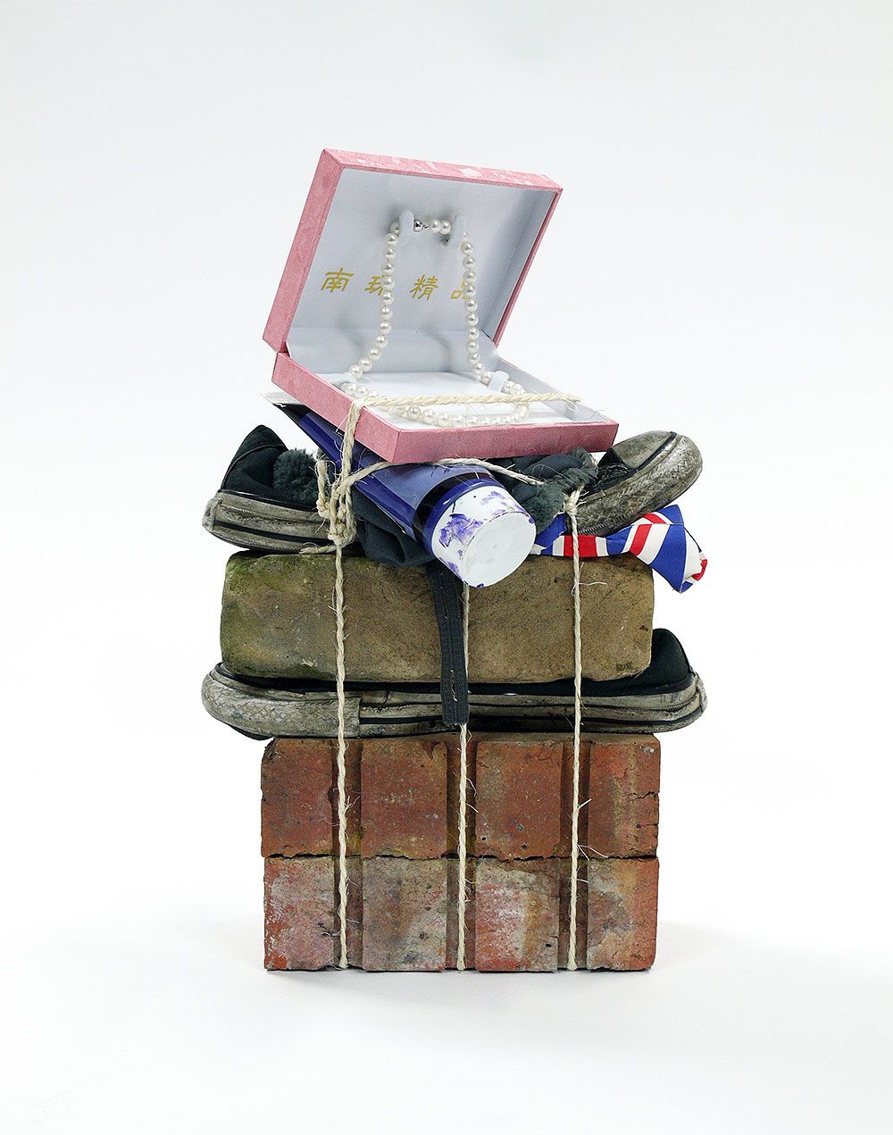 The magpie instinct within us with Hans Stofer