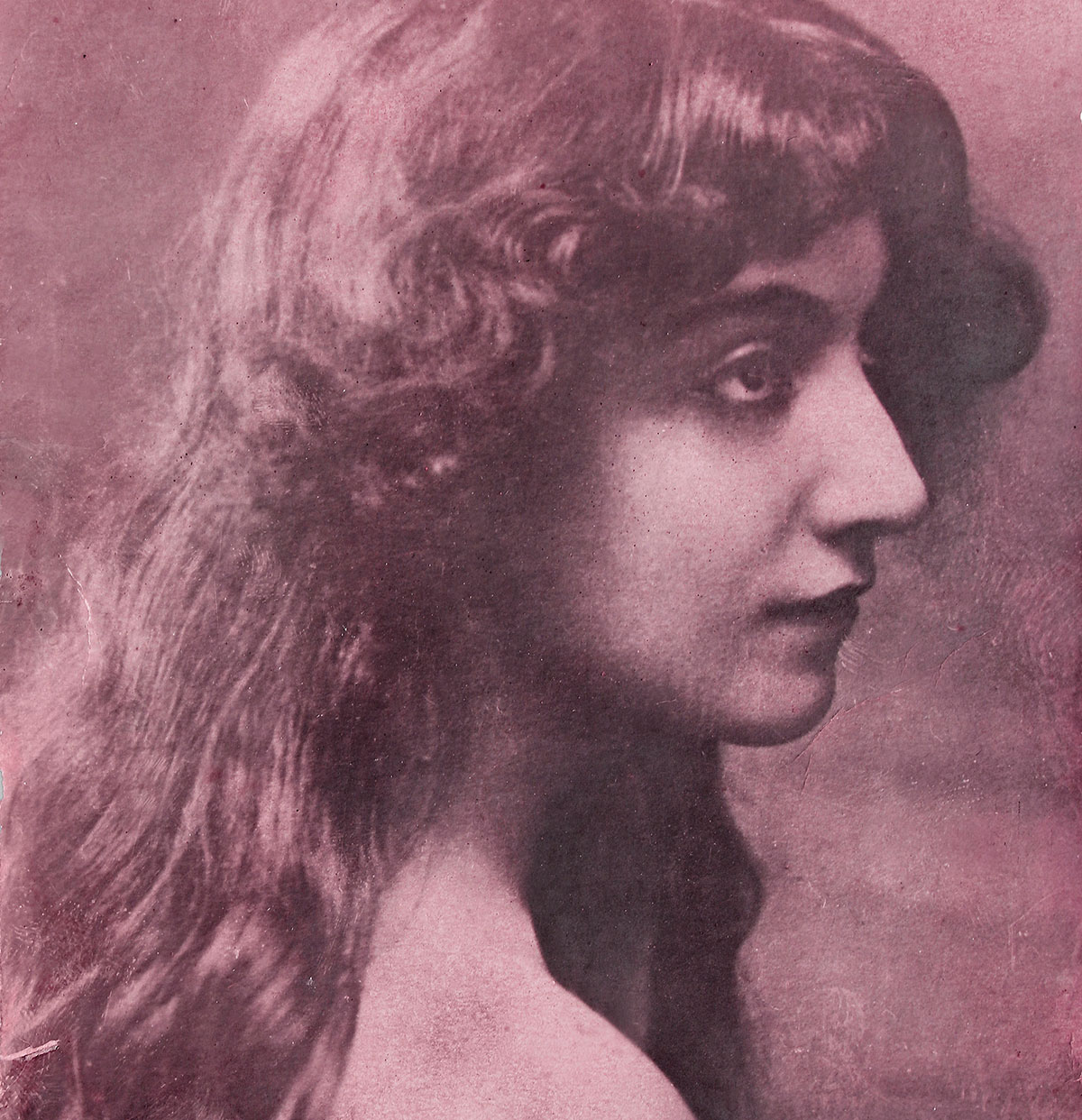 SMCK Shots. A photo narrative workshop and exhibition project inspired by art jewellery